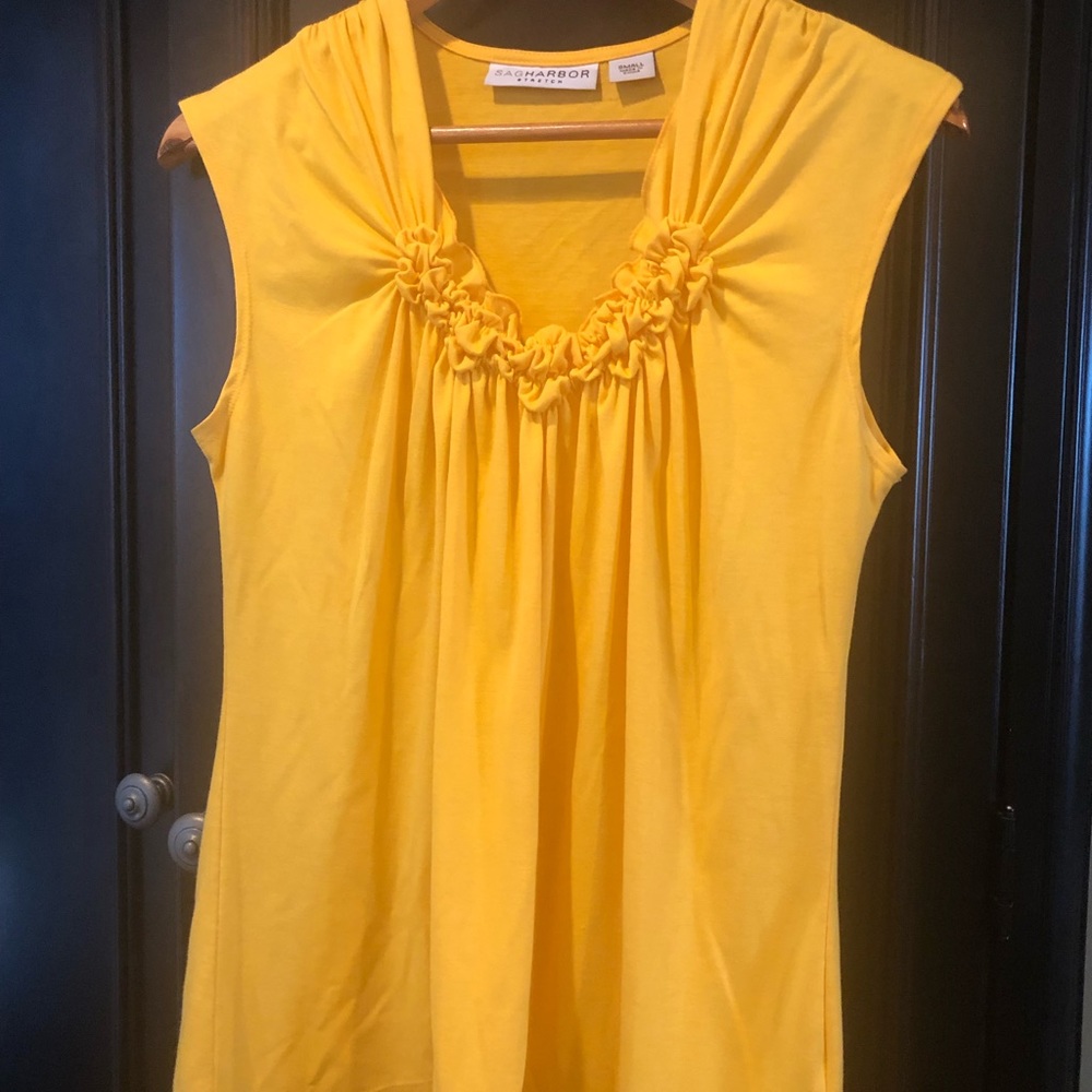 Sleeveless yellow light weight top